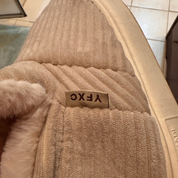 Cozy Women's Fur-Lined Slippers - Picture 5 of 5